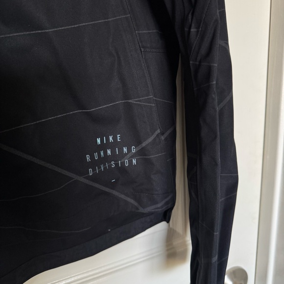 Nike Storm-Fit Run Division Elite Running Jacket - Picture 6 of 14